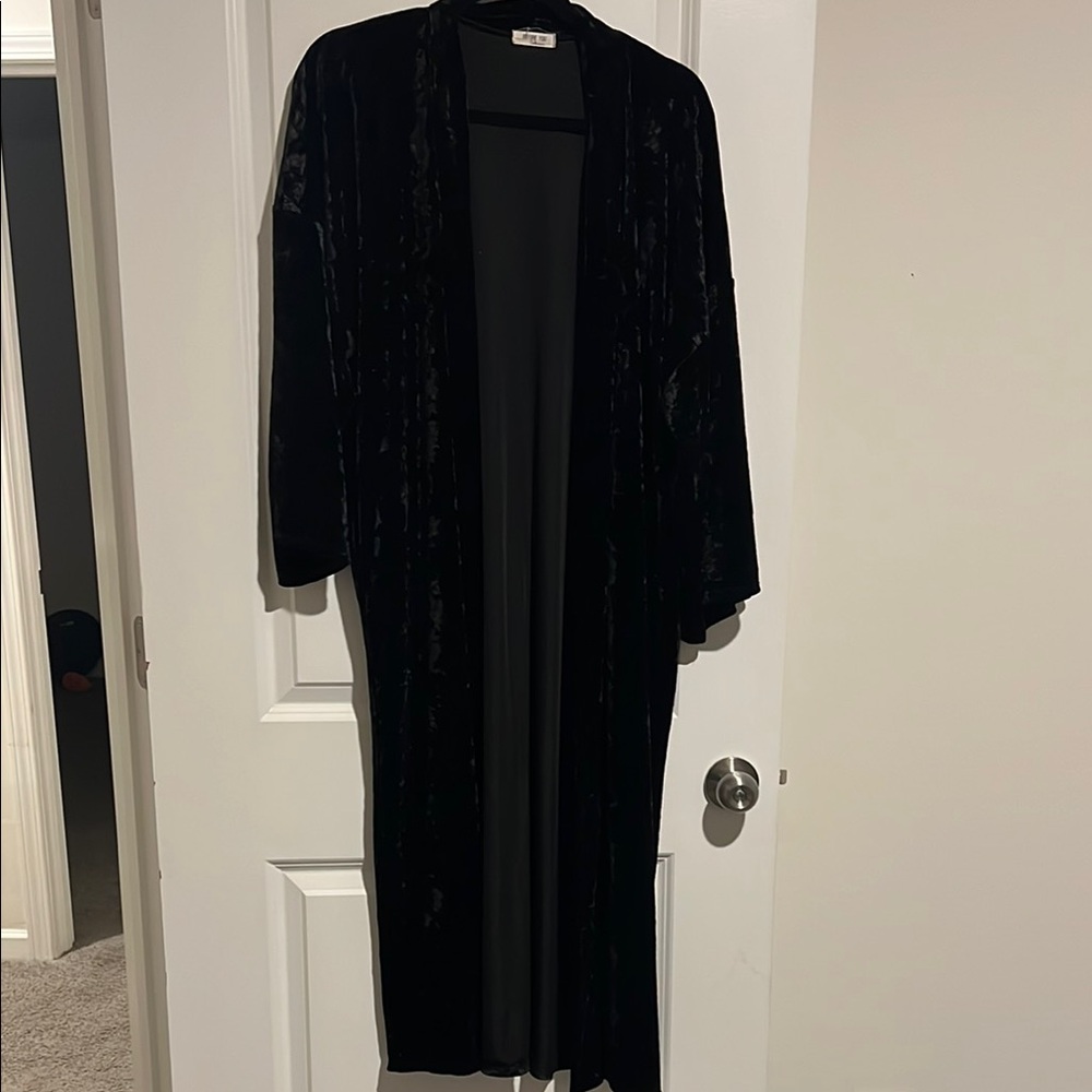 Like new Gorgeous Elegant Black Velvet Robe
